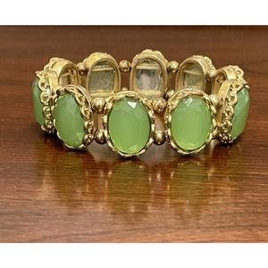 7" Gold Plated Scalloped Pale Green Faceted Oval Stretch Bracelet